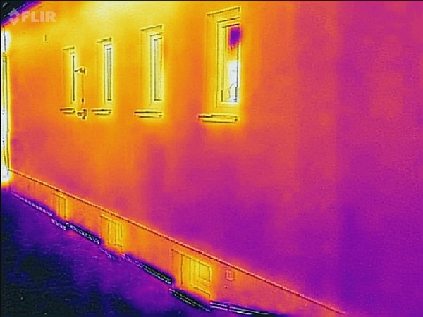 Heizverluste Wärme welche durch die Kellerwand geht